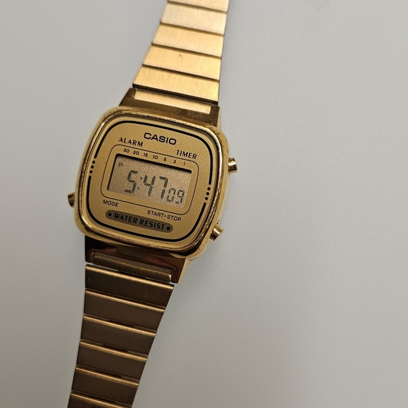 Ladies mini gold casio classic digital watch retro LA670WGA-9 - Picture 4 of 6